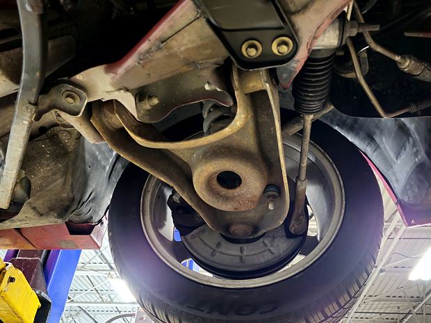 Front lower control arm and inner wheel well