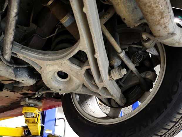 Rear suspension knuckle and lower control arm